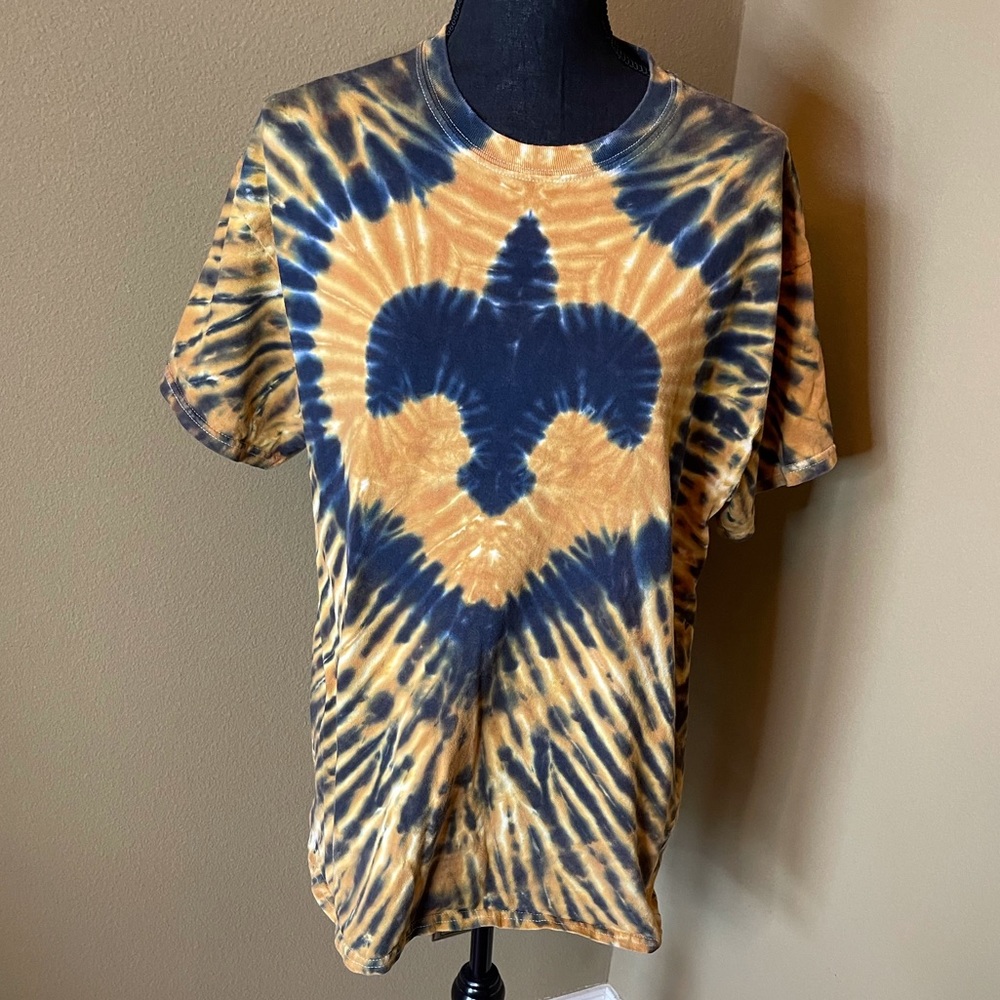 New Orleans Saints Fleur de lis tie-dyed short sleeve shirt. Size Large UNISEX - Picture 1 of 7
